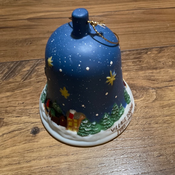 VTG village square porcelain Bell - Picture 4 of 5